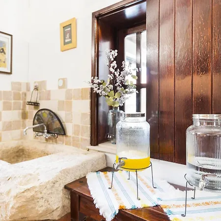 Refúgio Artes Bed & Breakfast Porto de Mós